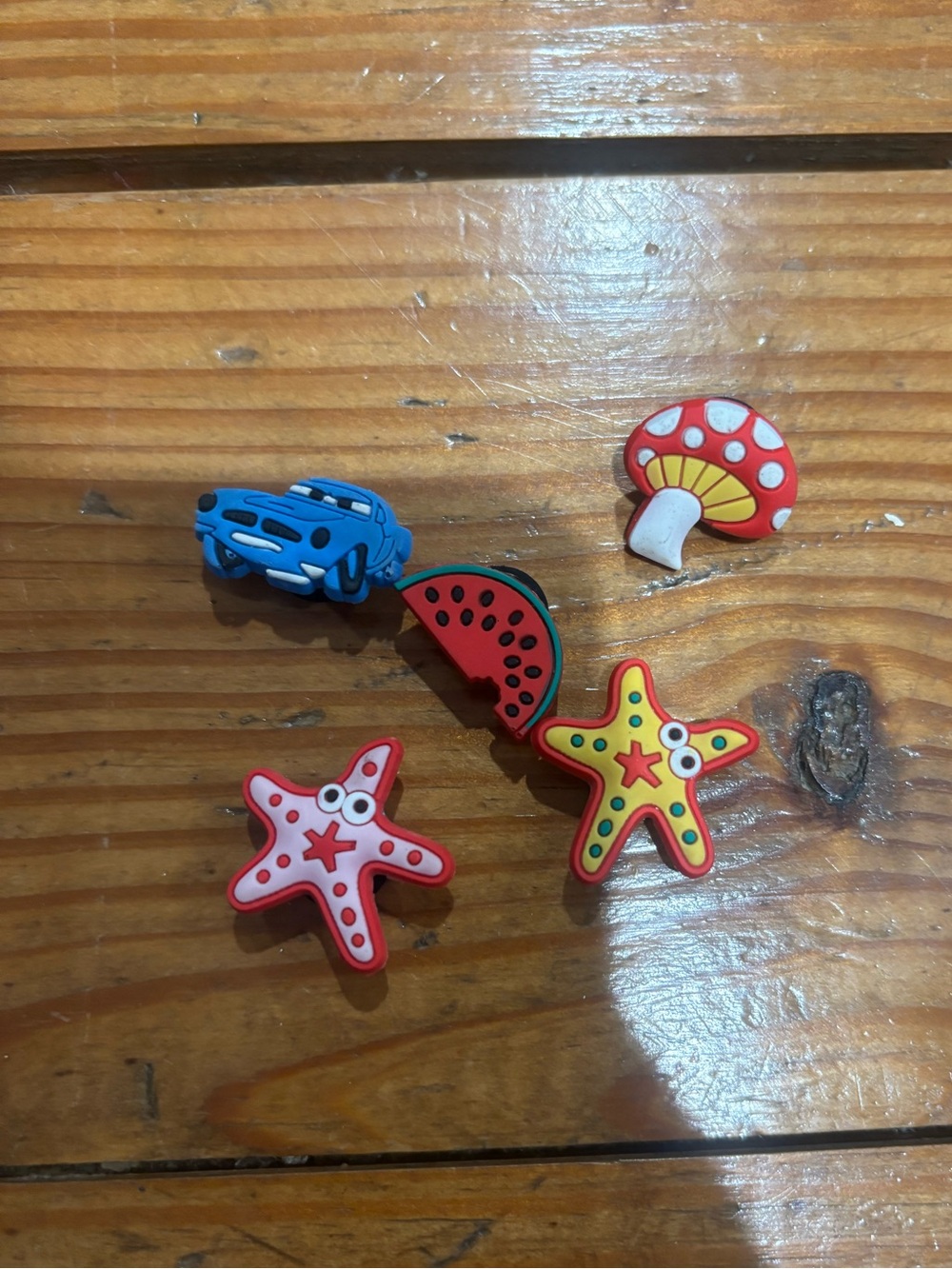 (33) JIBBITZ x5 CHARMS